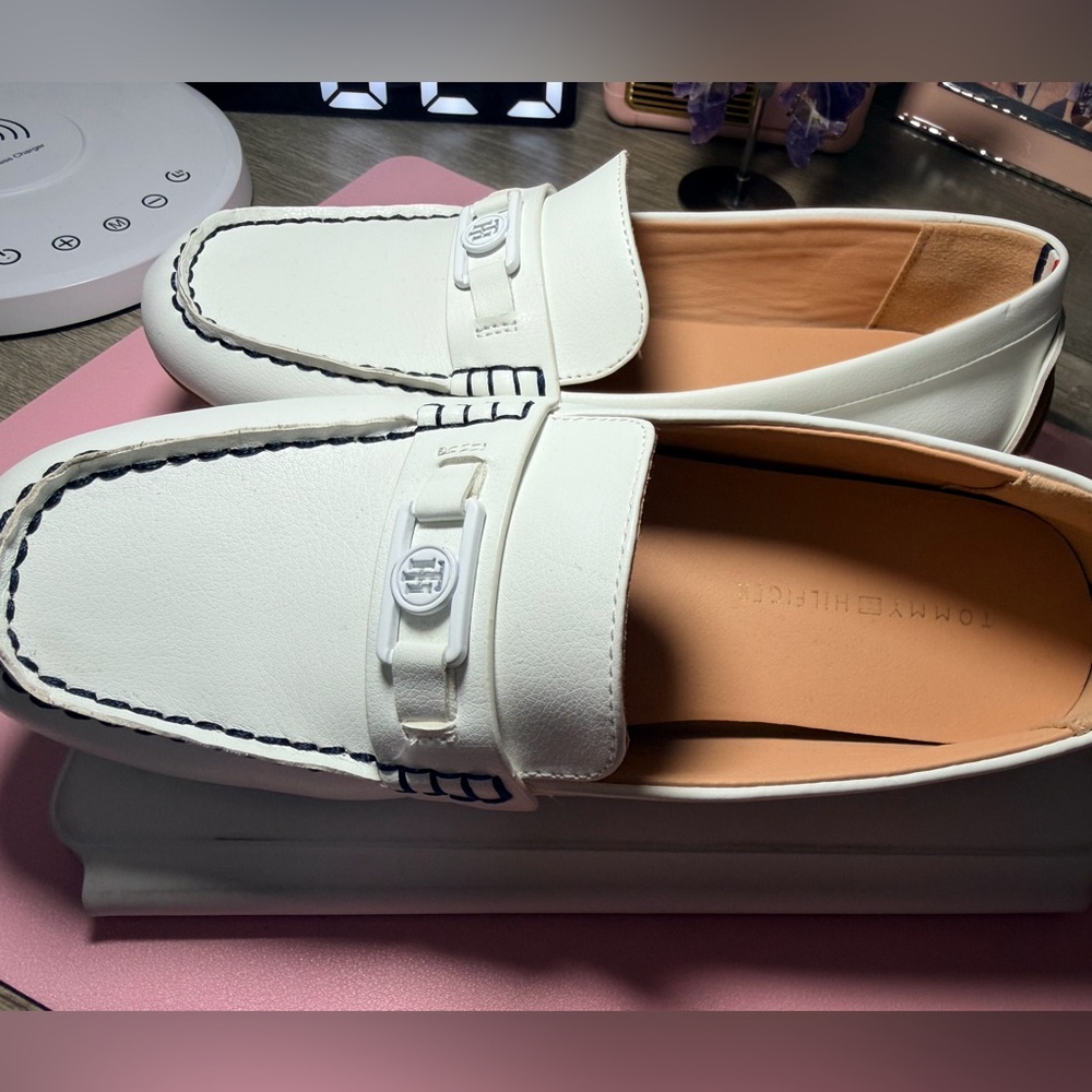 Tommy Hilfiger White Leather Penny Loafer with Brown Tread - Picture 5 of 5
